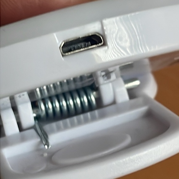 Poshmark Selfie Ring Light 3 Settings
Laptop Phone White Black PFF Poshfest - Picture 5 of 7